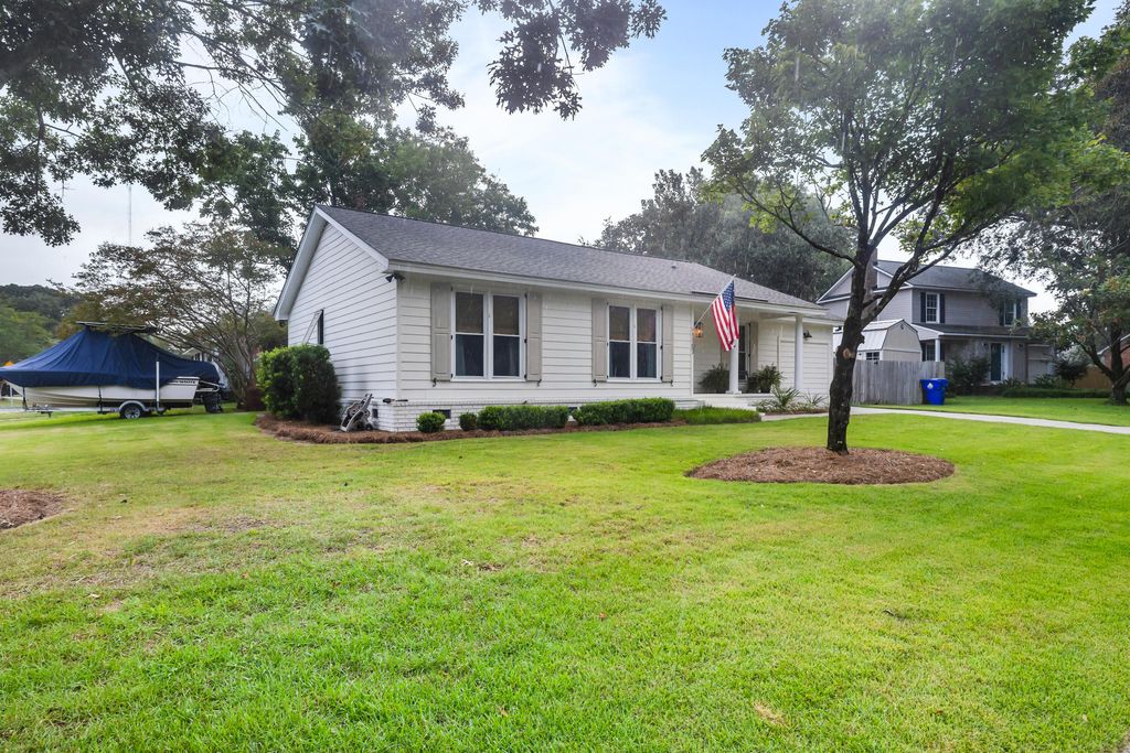 Photo of 1107 Port Harbor Court, Mount Pleasant, SC 29464 (MLS # 26001082)