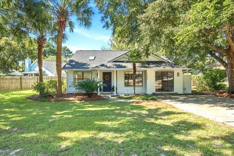 Photo of 1506 E Crossing Lane, Mount Pleasant, SC 29466 (MLS # 26025949)