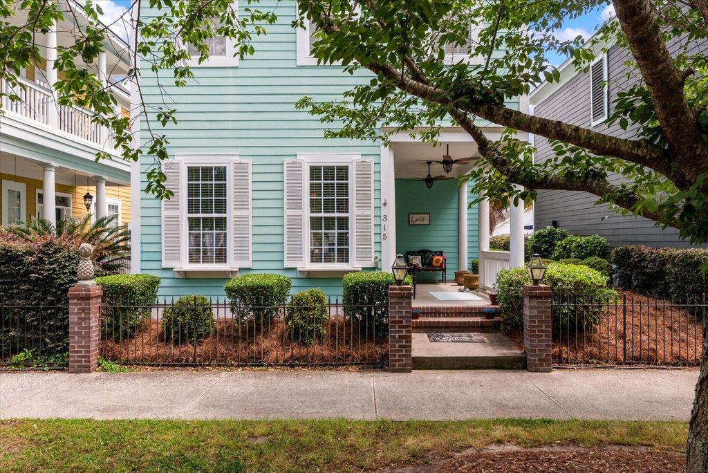 Photo of 315 White Gables Drive, Summerville, SC 29483 (MLS # 26012539)