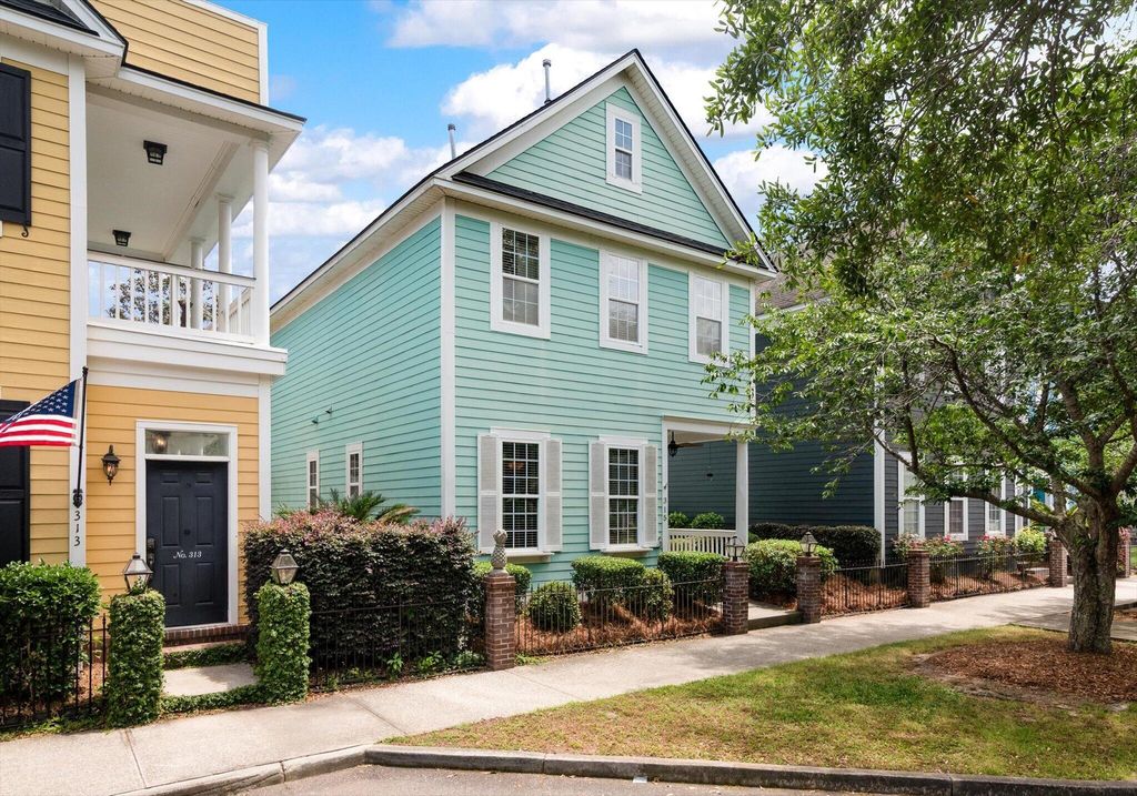 Photo of 315 White Gables Drive, Summerville, SC 29483 (MLS # 26012539)