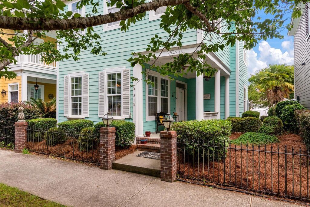 Photo of 315 White Gables Drive, Summerville, SC 29483 (MLS # 26012539)