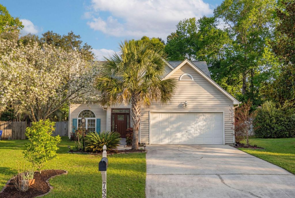 Photo of 733 Ginglis Way, Mount Pleasant, SC 29464 (MLS # 26007962)