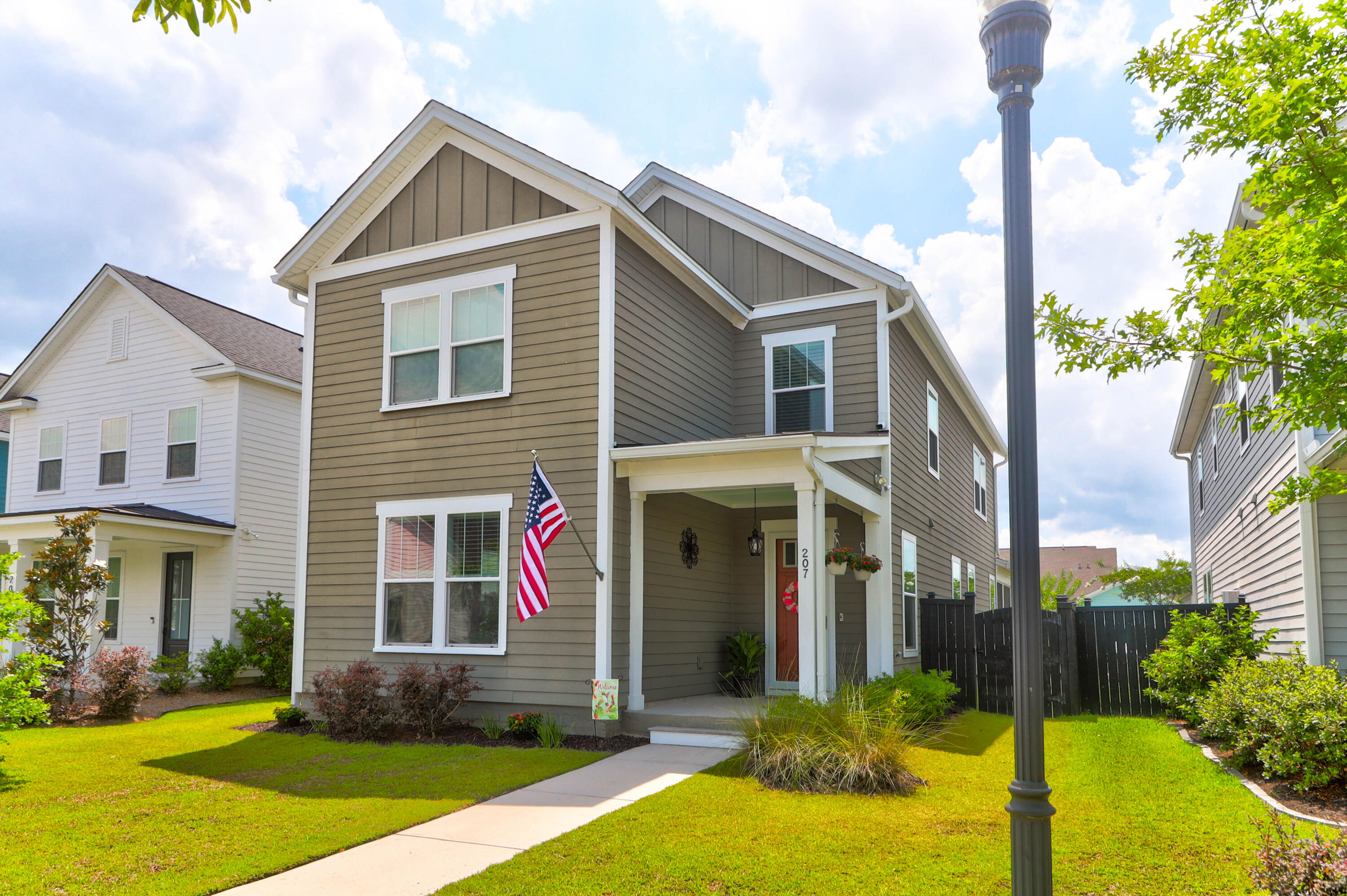 View Summerville, SC 29486 house