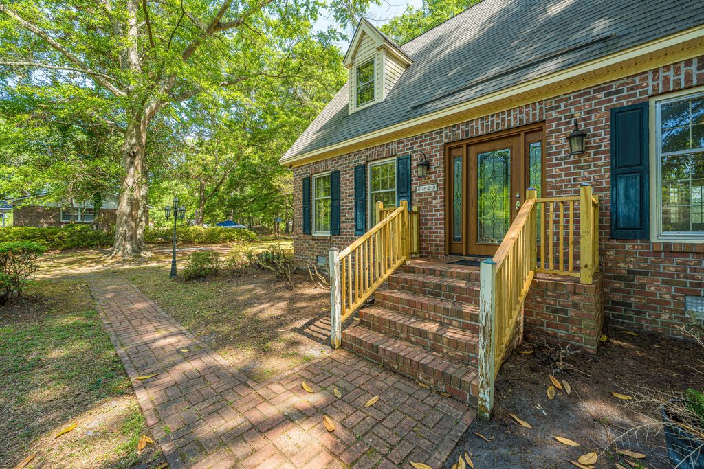 Photo of 6228 Hollywood Drive, Hollywood, SC 29449 (MLS # 26011021)