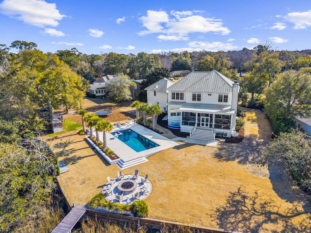 Photo of 1064 N Shem Drive, Mount Pleasant, SC 29464 (MLS # 26011358)