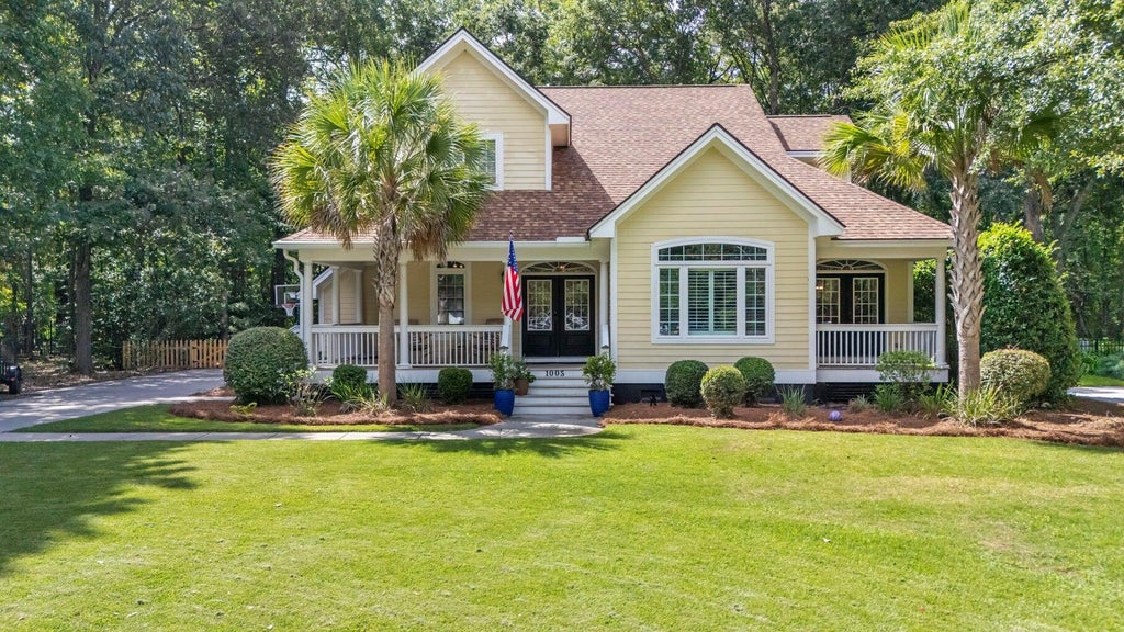 Photo of 1005 Island Crossing Drive, Hanahan, SC 29410 (MLS # 26025723)