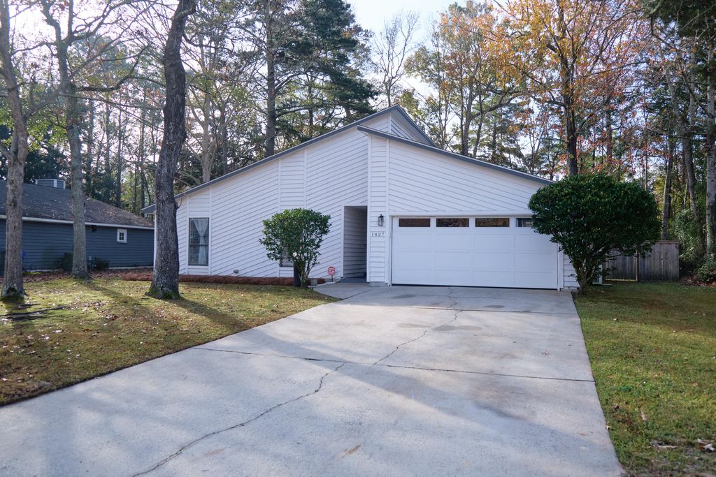 Photo of 1427 Emerald Forest Parkway, Charleston, SC 29414 (MLS # 26000328)