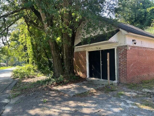 898 Ellis Avenue