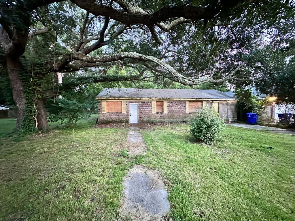 Photo of 1335 5th Avenue, Charleston, SC 29407 (MLS # 26021143)