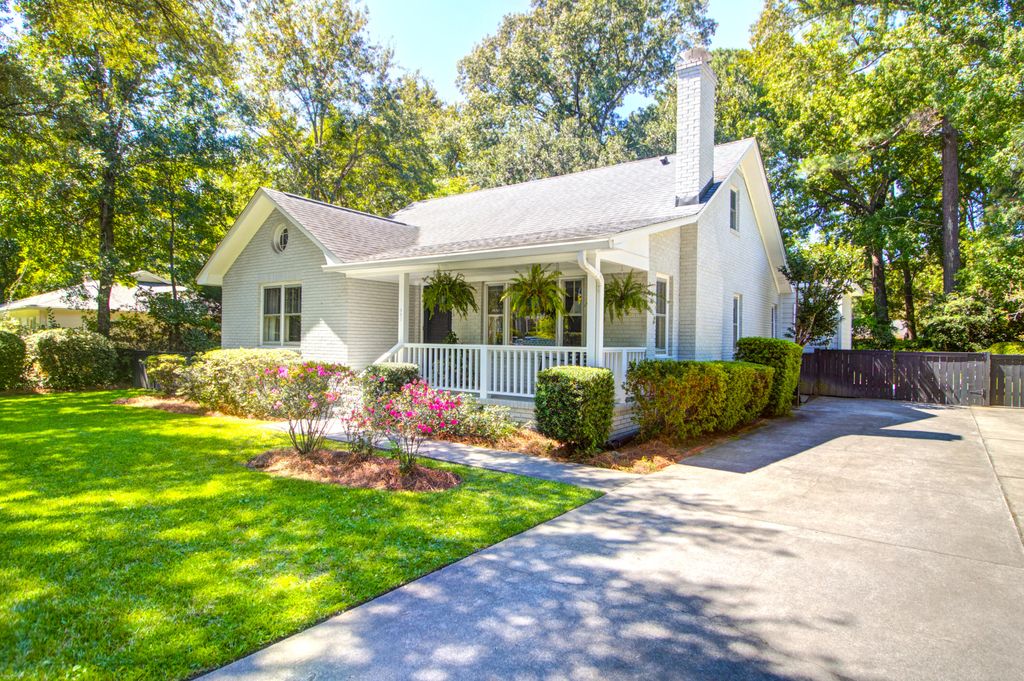 Photo of 451 Cheves Drive, Charleston, SC 29412 (MLS # 26007405)