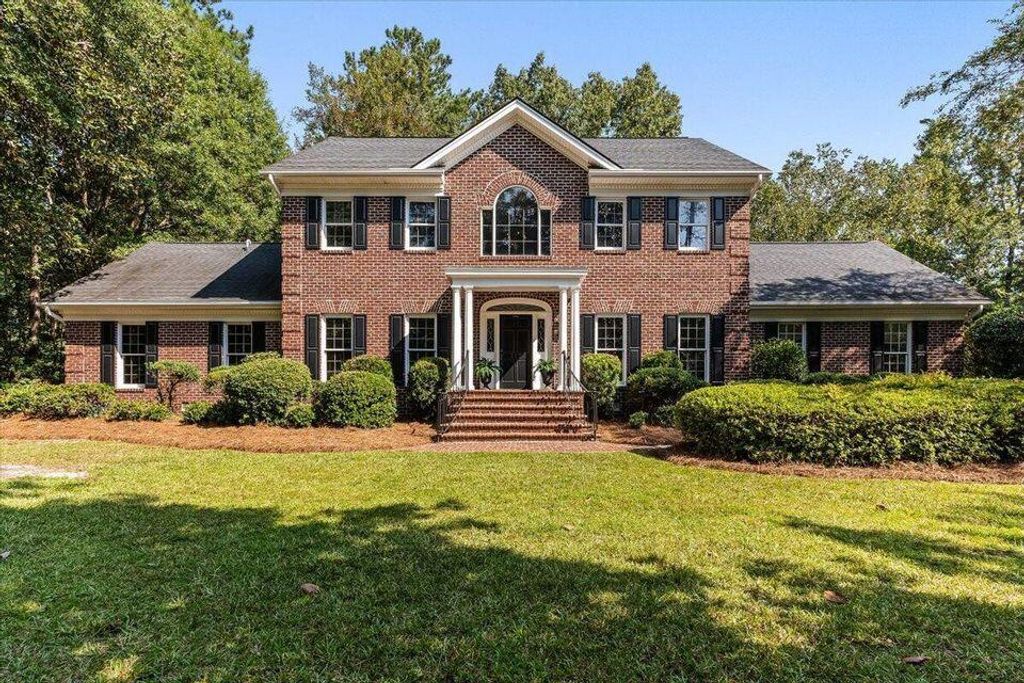 Photo of 117 Drayton Drive, Summerville, SC 29483 (MLS # 26001130)