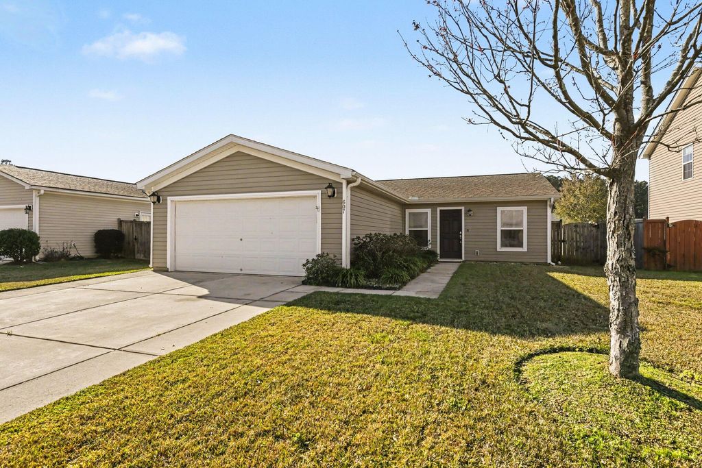 Photo of 607 Grassy Hill Road, Summerville, SC 29483 (MLS # 26007871)