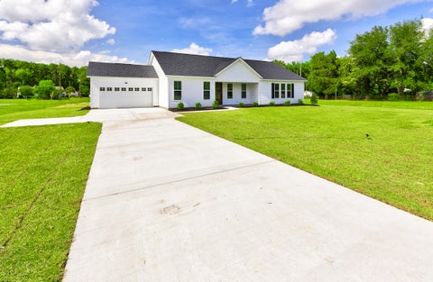 Photo of 220 Scotch Range Road, Summerville, SC 29483 (MLS # 26000019)
