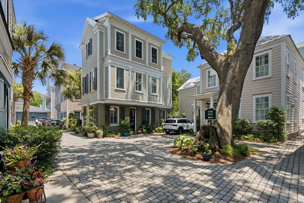 Photo of 409 Rose Wilder Lane, Mount Pleasant, SC 29464 (MLS # 26018642)