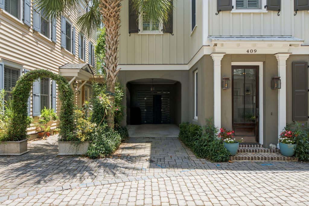 Photo of 409 Rose Wilder Lane, Mount Pleasant, SC 29464 (MLS # 26018642)