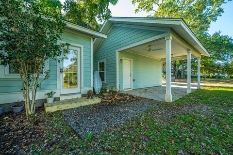 A home in North Charleston