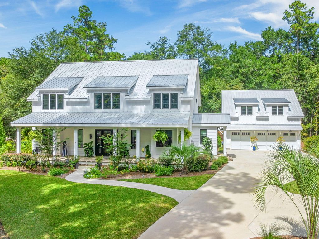 Photo of 672 Barbados Drive, Charleston, SC 29492 (MLS # 25027496)