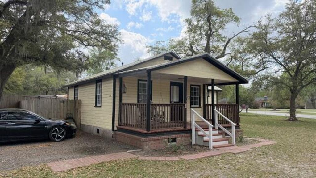 Photo of 201 Garbon Drive, Summerville, SC 29485 (MLS # 26008961)