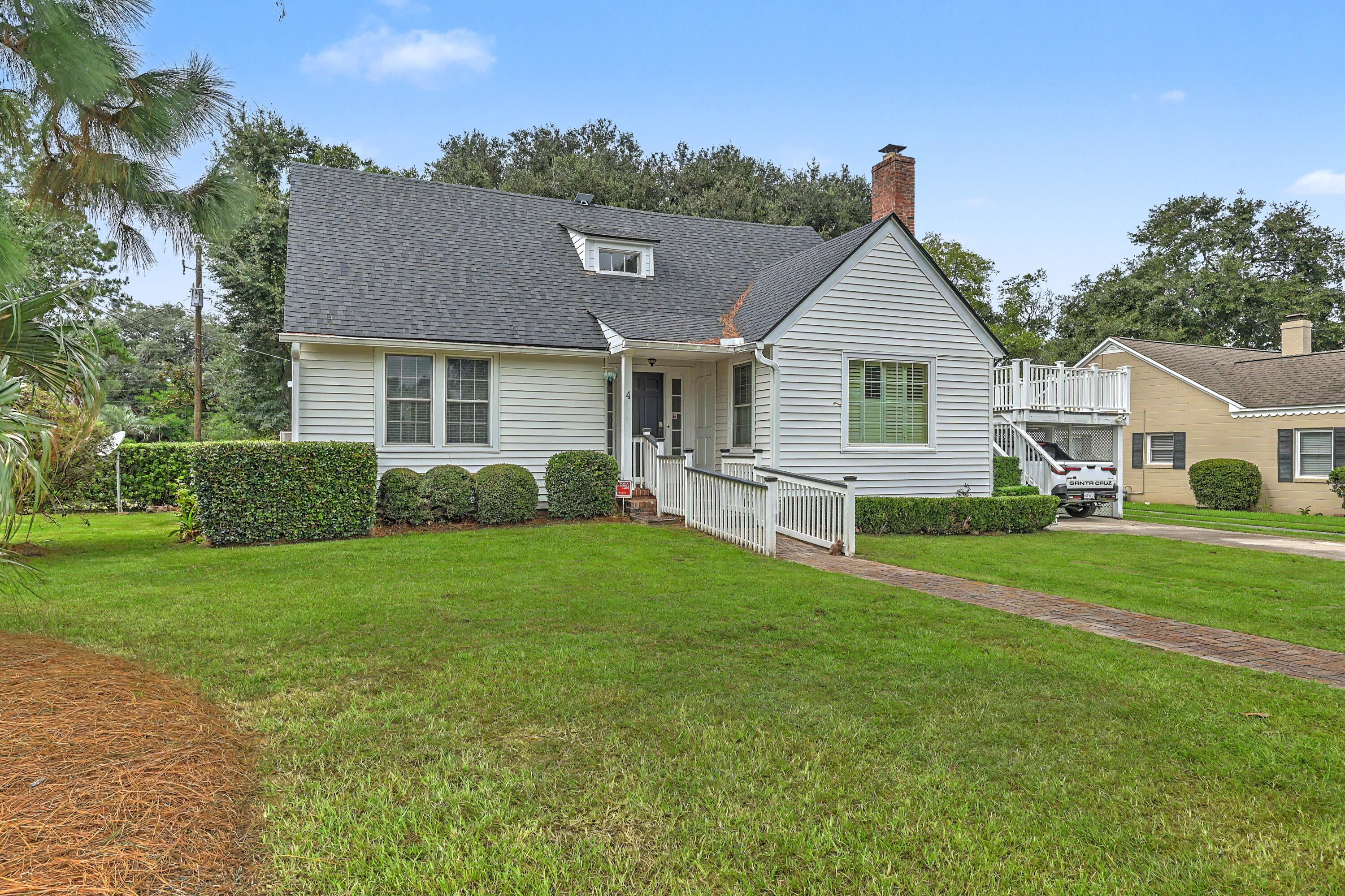 4 Oakdale Place