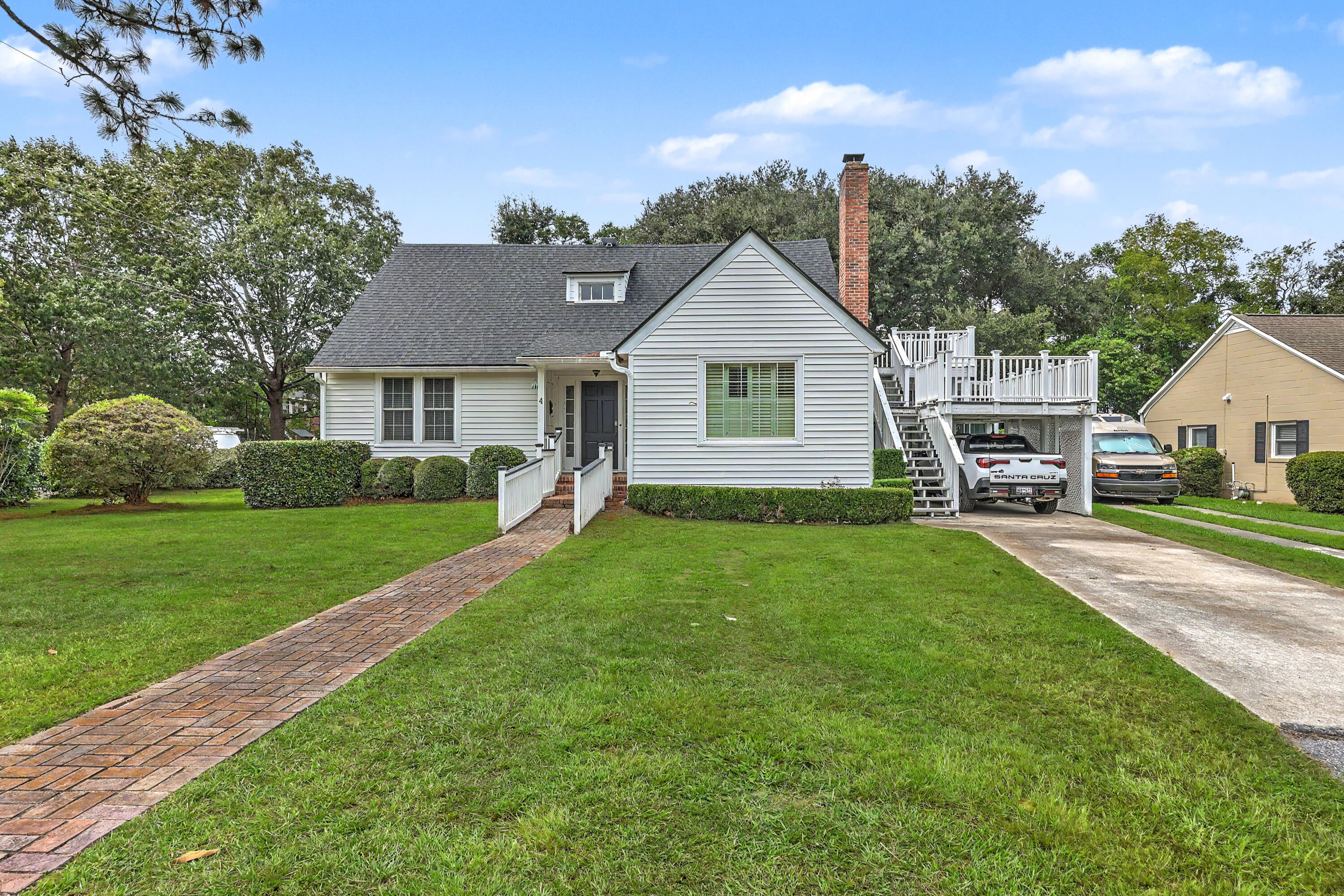 4 Oakdale Place