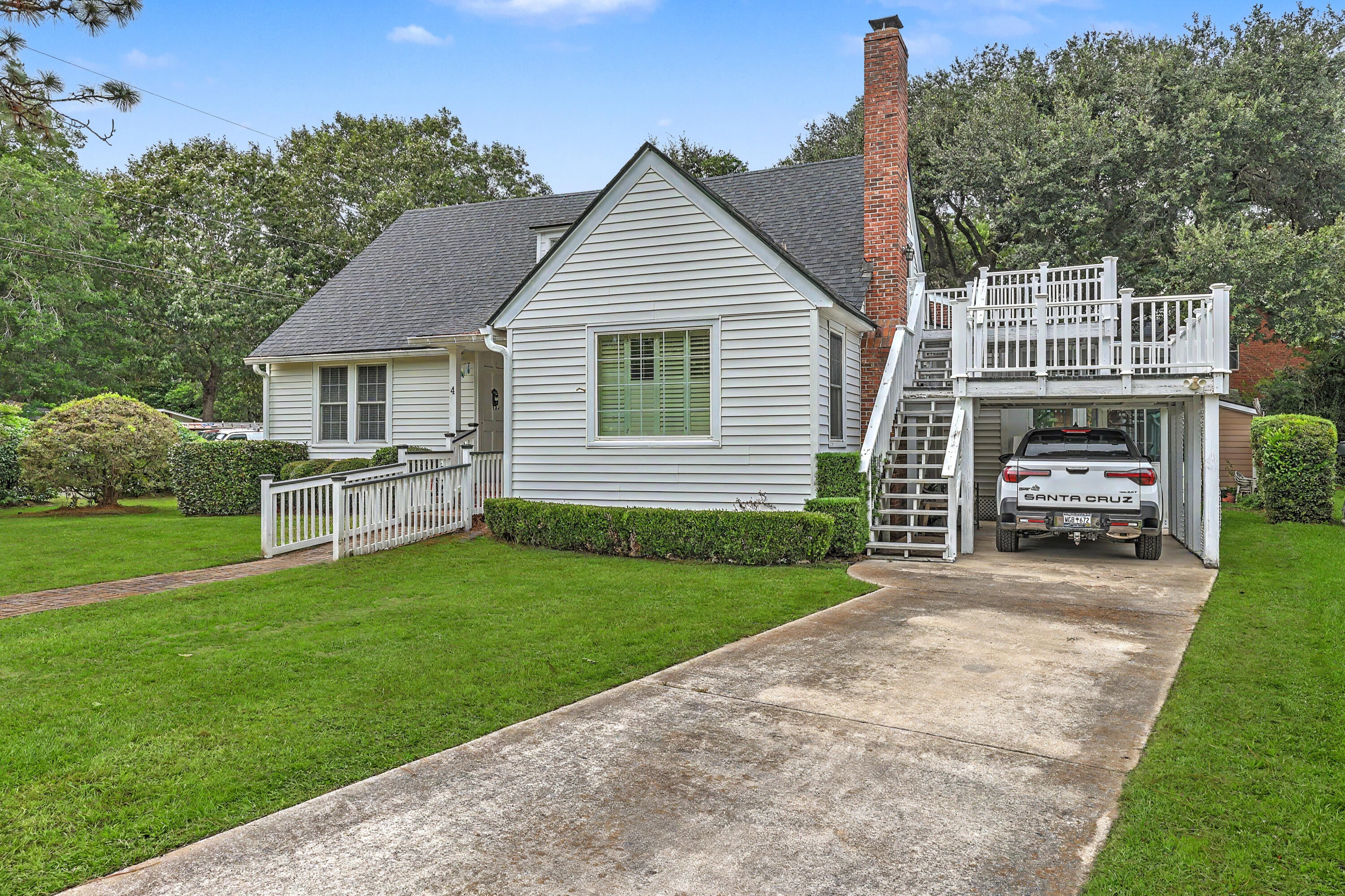 4 Oakdale Place