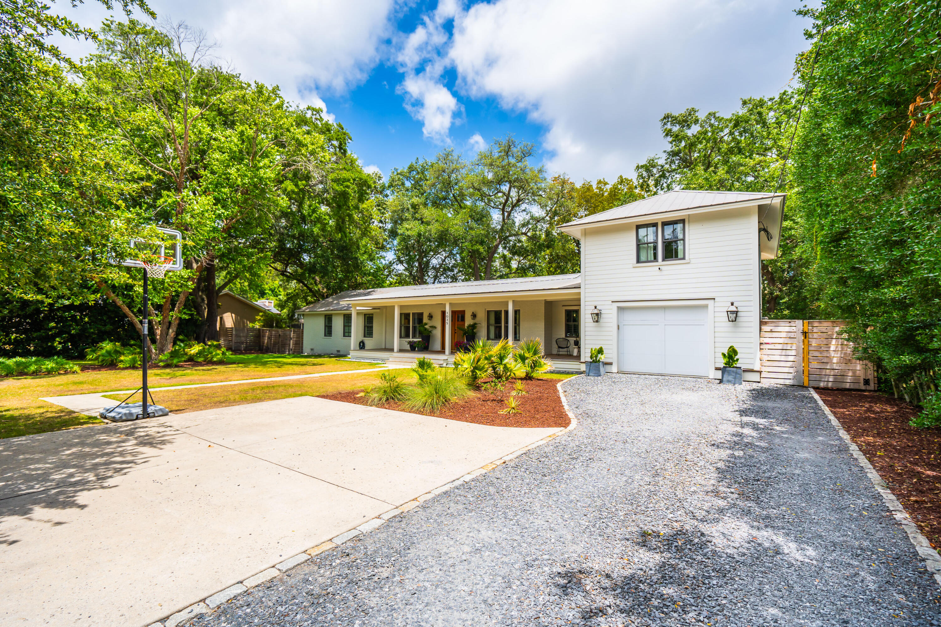 1035 Lakeview Drive
