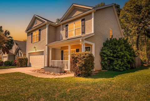 Photo of 110 Avalon Road, Summerville, SC 29483 (MLS # 26008792)