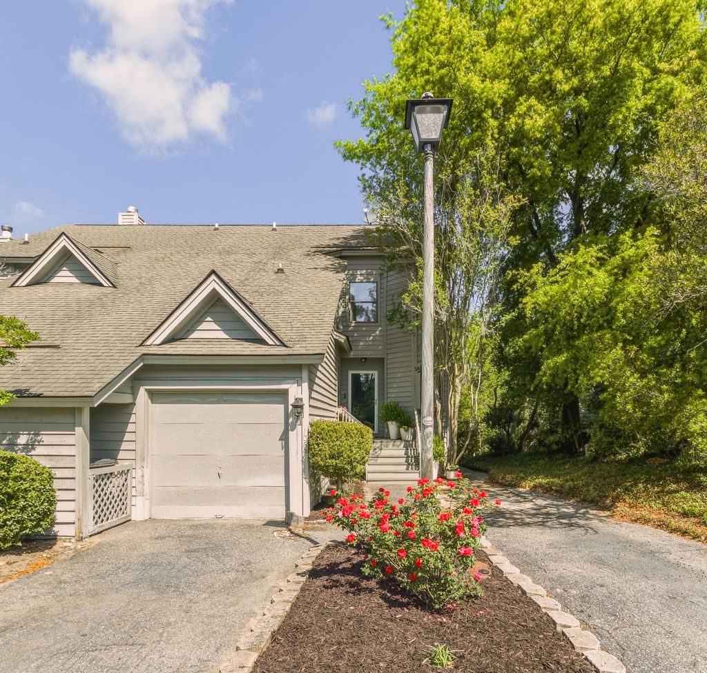 Photo of 1069 Marsh Court Lane, Mount Pleasant, SC 29464 (MLS # 26011729)