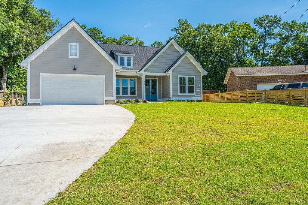 Photo of 933 Valley Street, Hanahan, SC 29410 (MLS # 26018447)