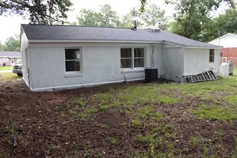 A home in North Charleston