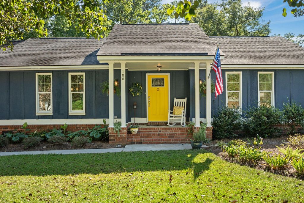 Photo of 100 Chessington Circle, Summerville, SC 29485 (MLS # 25026954)