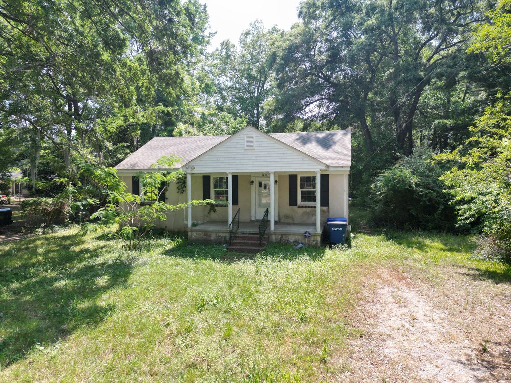 Photo of 1740 Dogwood Road, Charleston, SC 29414 (MLS # 26011154)