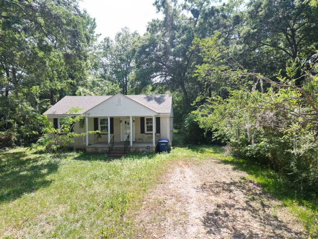Photo of 1740 Dogwood Road, Charleston, SC 29414 (MLS # 26011154)