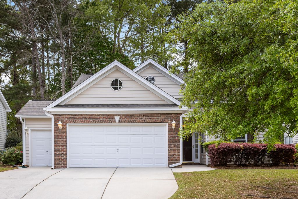 Photo of 4925 Franconia Drive, Summerville, SC 29485 (MLS # 26009571)