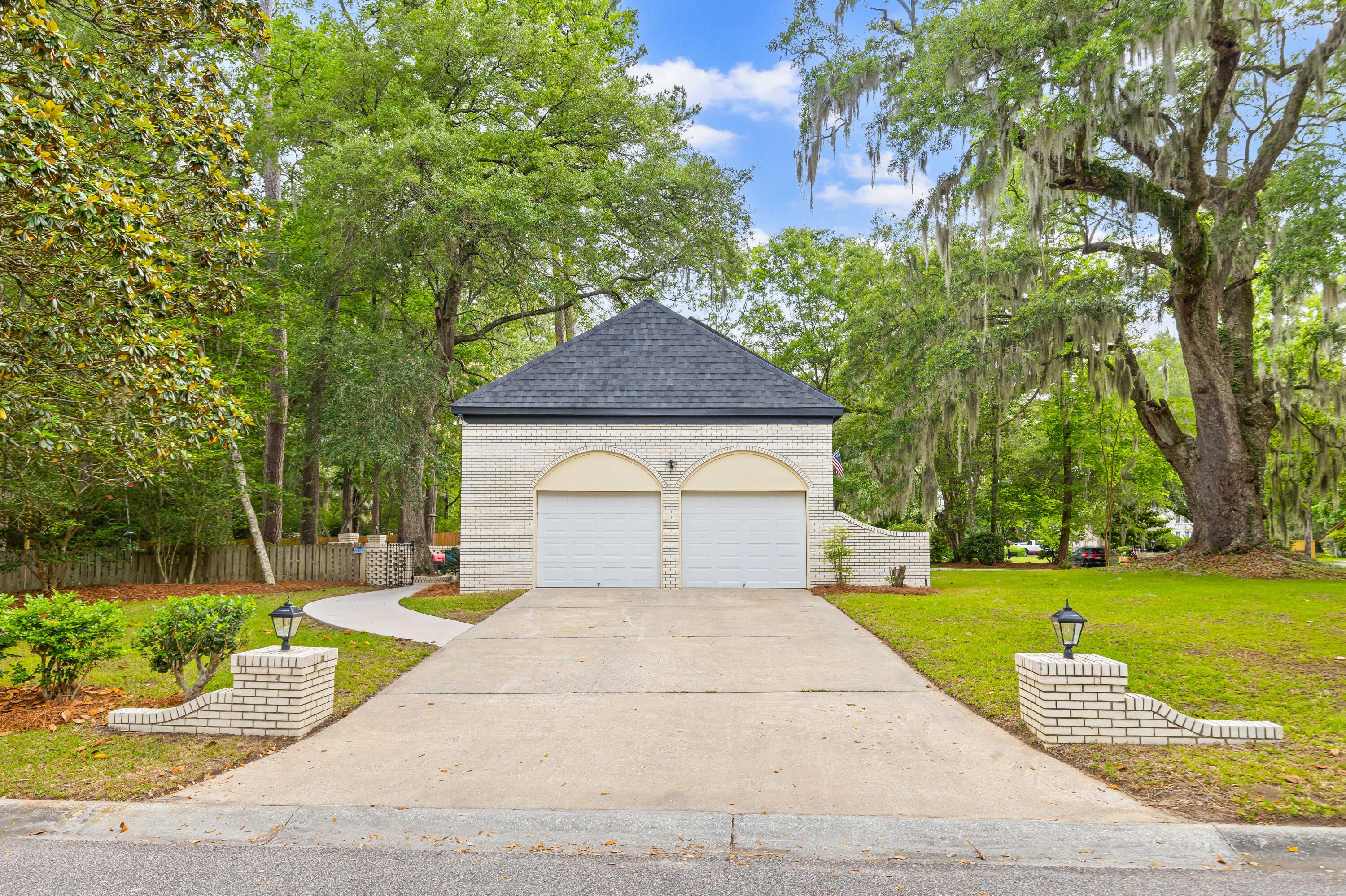 111 Seven Oaks Lane