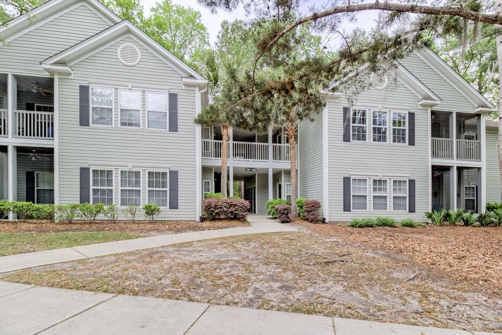 Photo of 1401 Grove Park Drive, Charleston, SC 29414 (MLS # 26009892)
