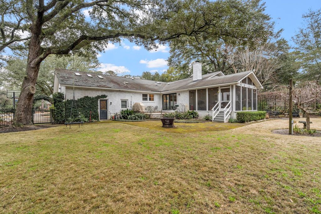 Photo of 977 Cliffwood Drive, Mount Pleasant, SC 29464 (MLS # 26004058)