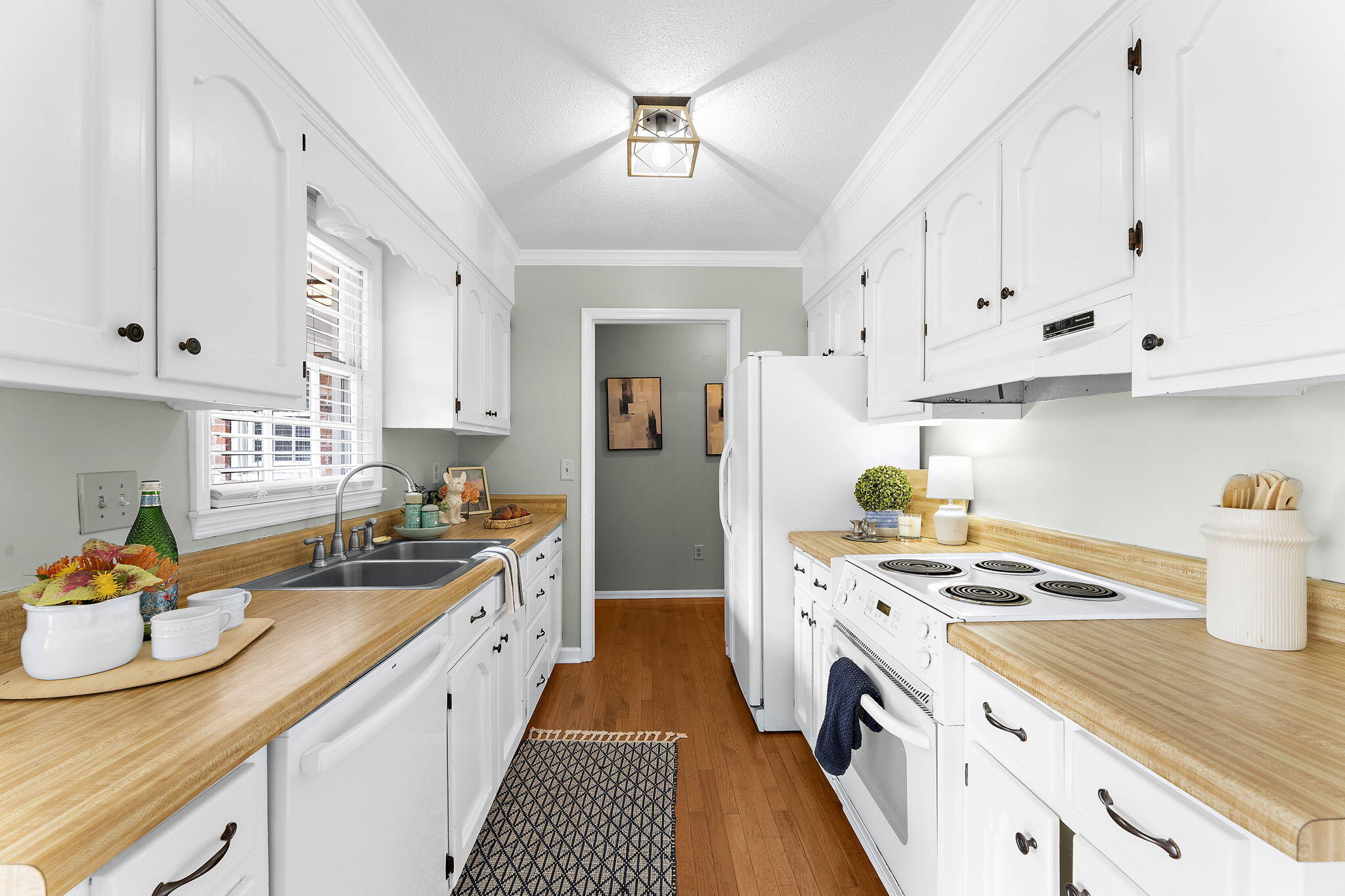 302 Chessington Circle