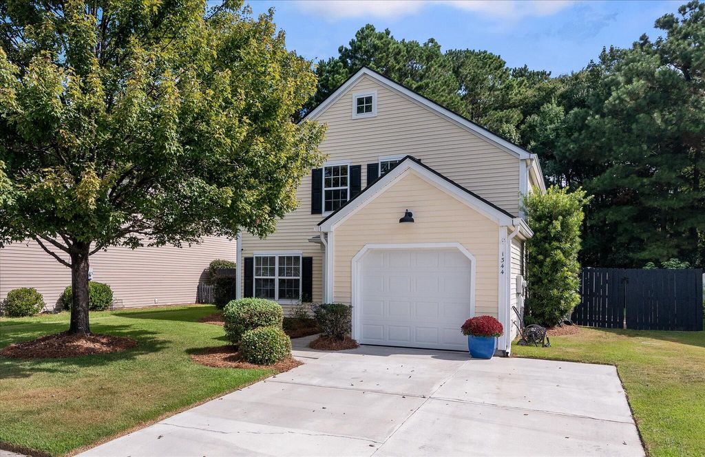 Photo of 1344 Palm Cove Drive, Charleston, SC 29492 (MLS # 25026216)