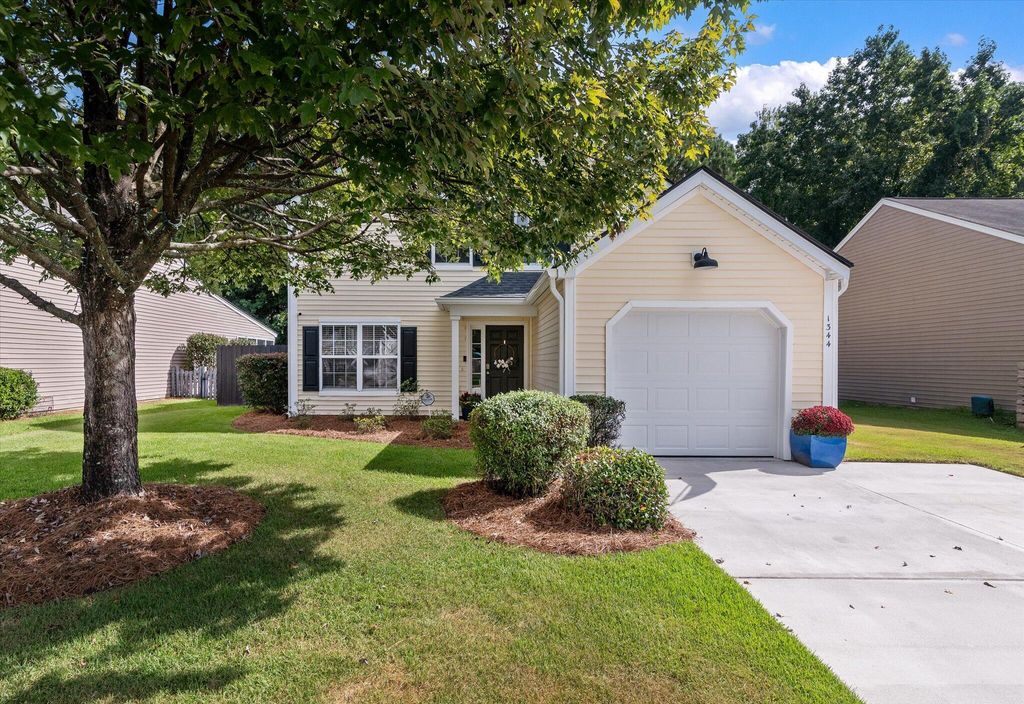 Photo of 1344 Palm Cove Drive, Charleston, SC 29492 (MLS # 25026216)