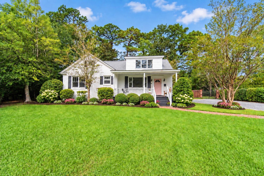 Photo of 506 N Palmetto Street, Summerville, SC 29483 (MLS # 26026590)