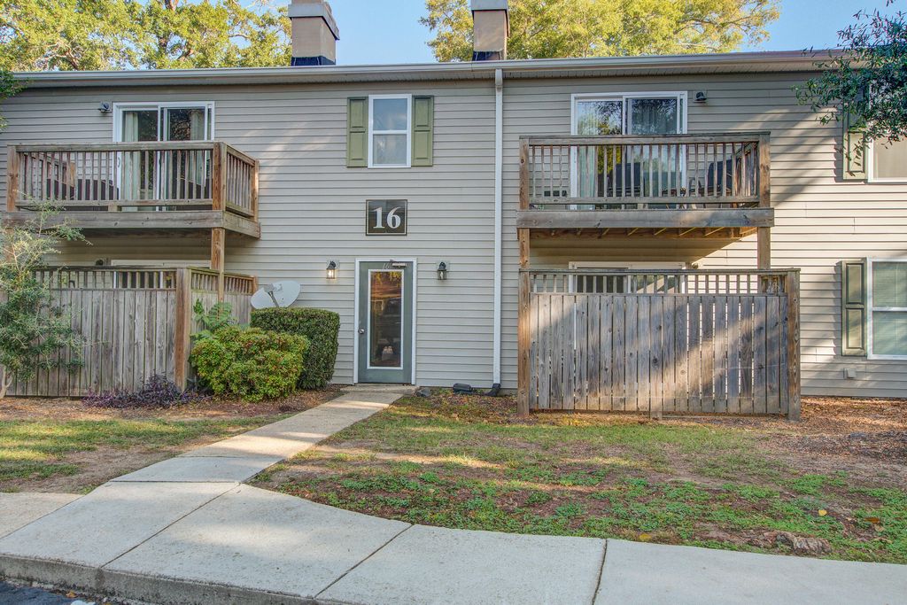 Photo of 1402 Camp Road #Apt 16f, Charleston, SC 29412 (MLS # 26014438)