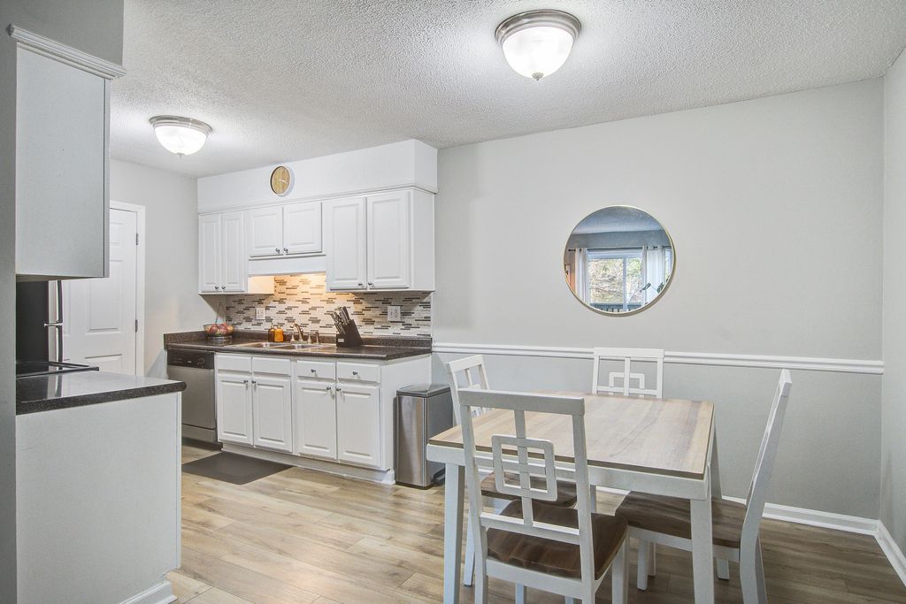 Photo of 1402 Camp Road #Apt 16f, Charleston, SC 29412 (MLS # 26014438)