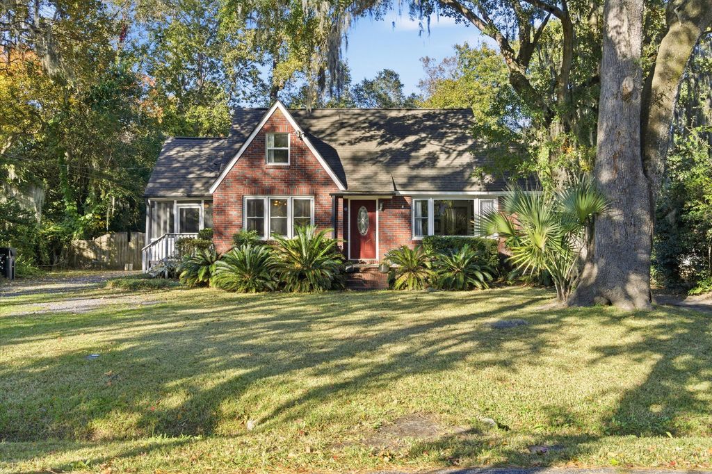 Photo of 1228 Ravenel Drive, Charleston, SC 29407 (MLS # 25030310)