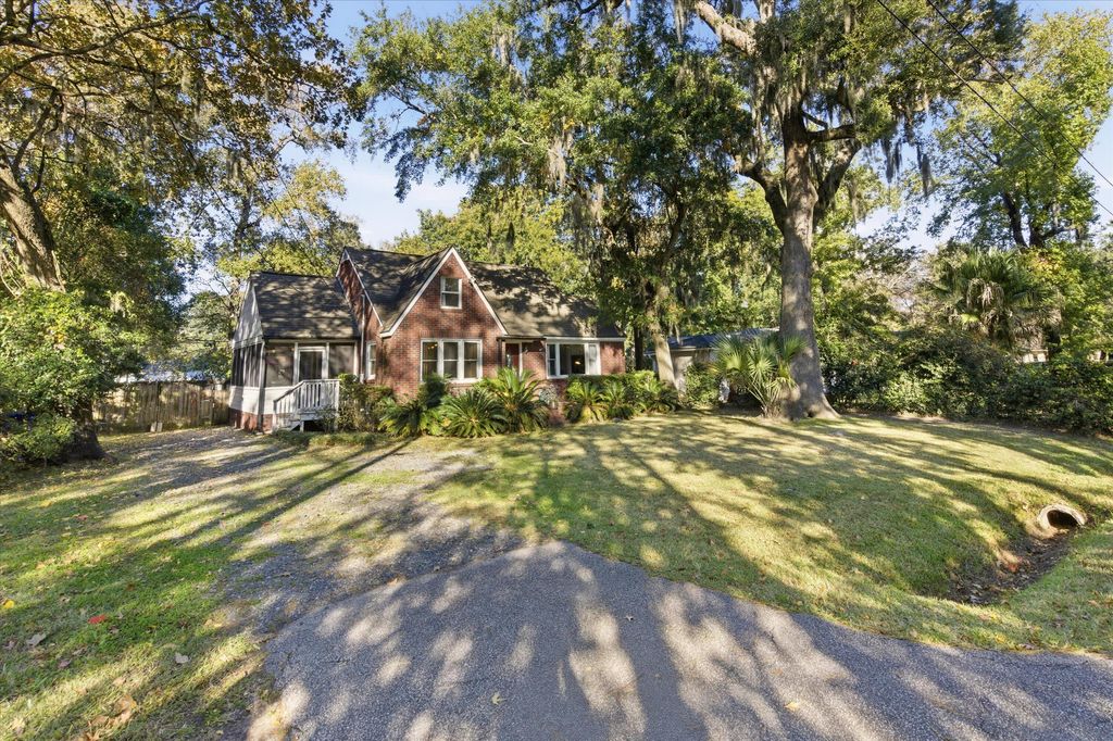 Photo of 1228 Ravenel Drive, Charleston, SC 29407 (MLS # 25030310)