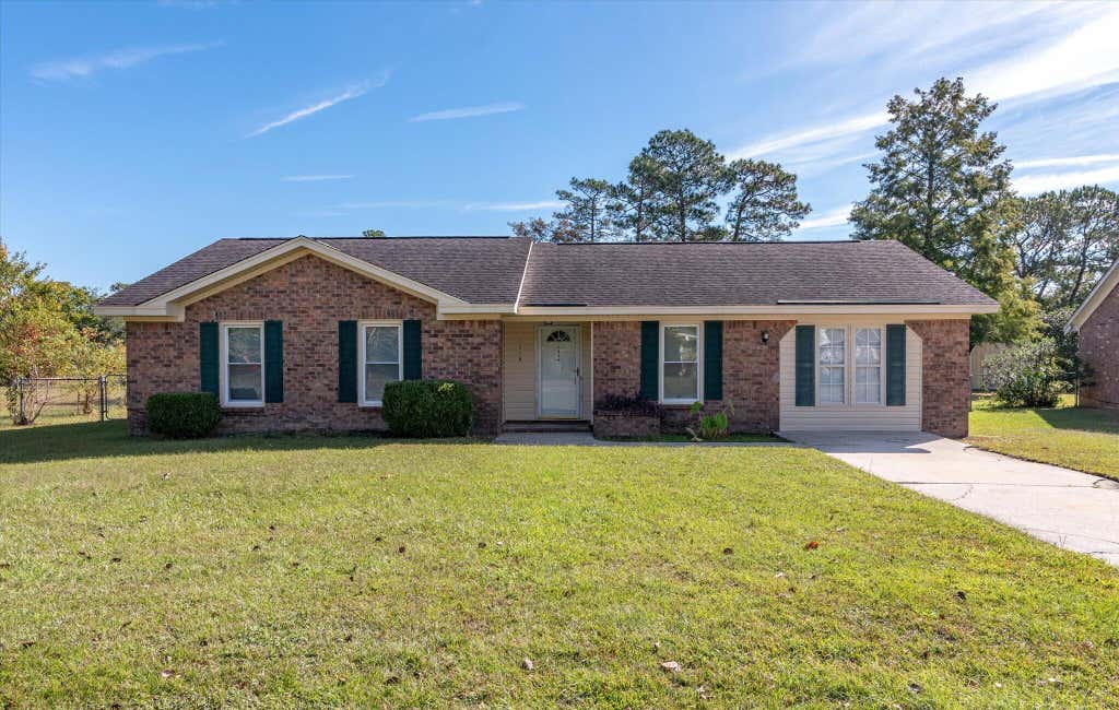 Photo of 1318 Hampton Drive, Summerville, SC 29486 (MLS # 26021618)