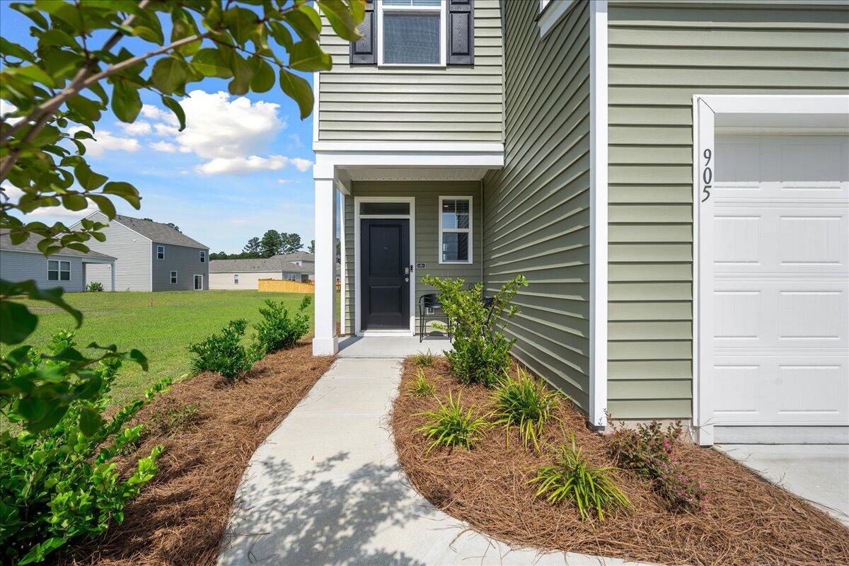 905 Woodside Creek Lane