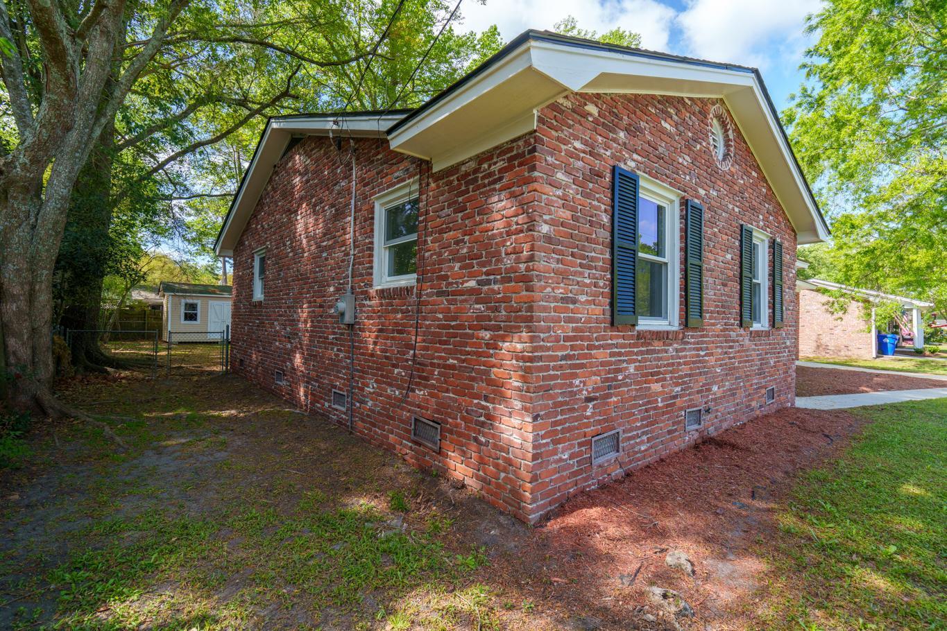 2219 N Dallerton Circle