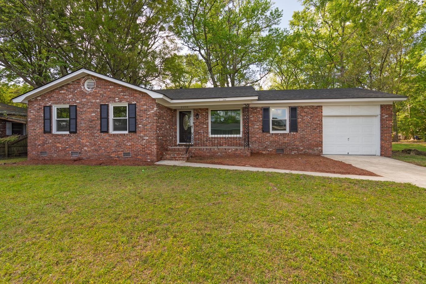 2219 N Dallerton Circle