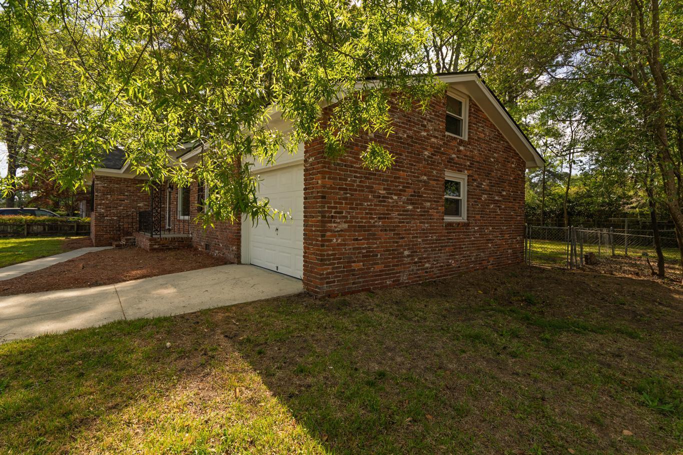 2219 N Dallerton Circle